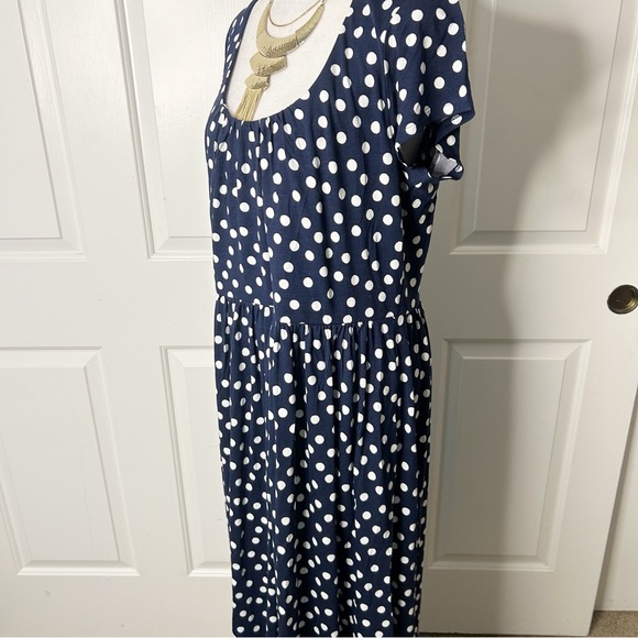 Boden Samantha Scoop Jersey Dress
French Navy, Painted Dot (size 14) - Picture 5 of 8
